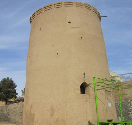 The Kahnu neighborhood: from the Pigeon Tower to the Zoroastrian Sacred Fire