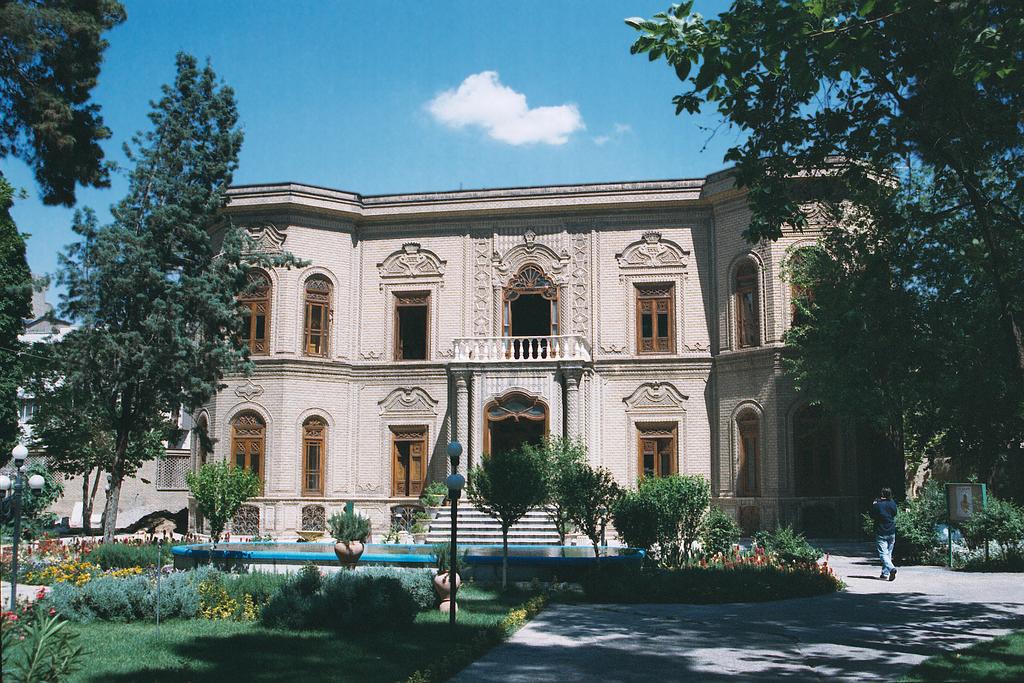 Glassware and Ceramic Museum of Iran (Abgineh Museum)