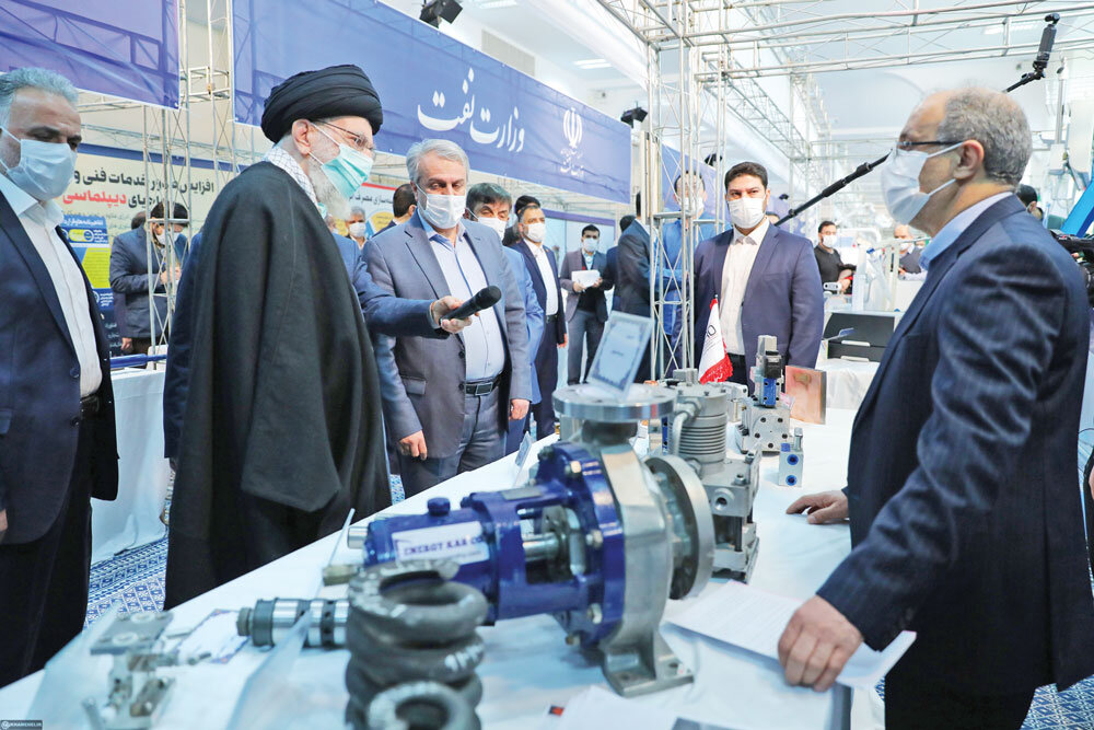 Ayatollah Khamenei visits industrial exhibition