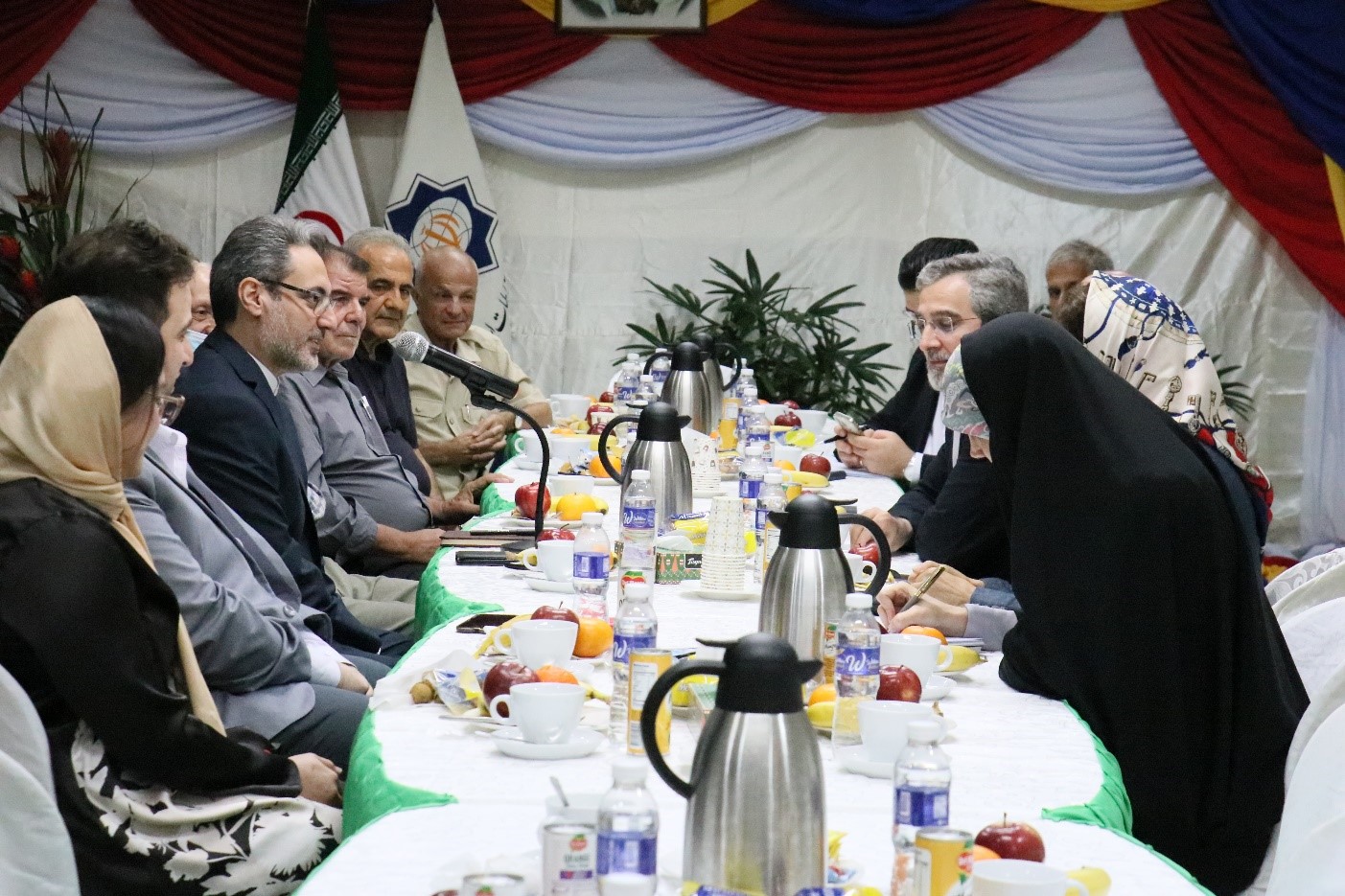 The meeting of the political deputy of the Ministry of Foreign Affairs, I. R. Iran, with a group of educated and successful Iranians living in the Philippines in the Cultural Center 