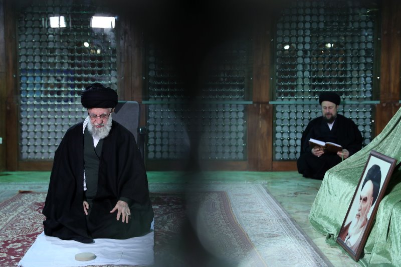 Imam Khamenei visited mausoleum of Imam Khomeini and the Garden of Martyrs