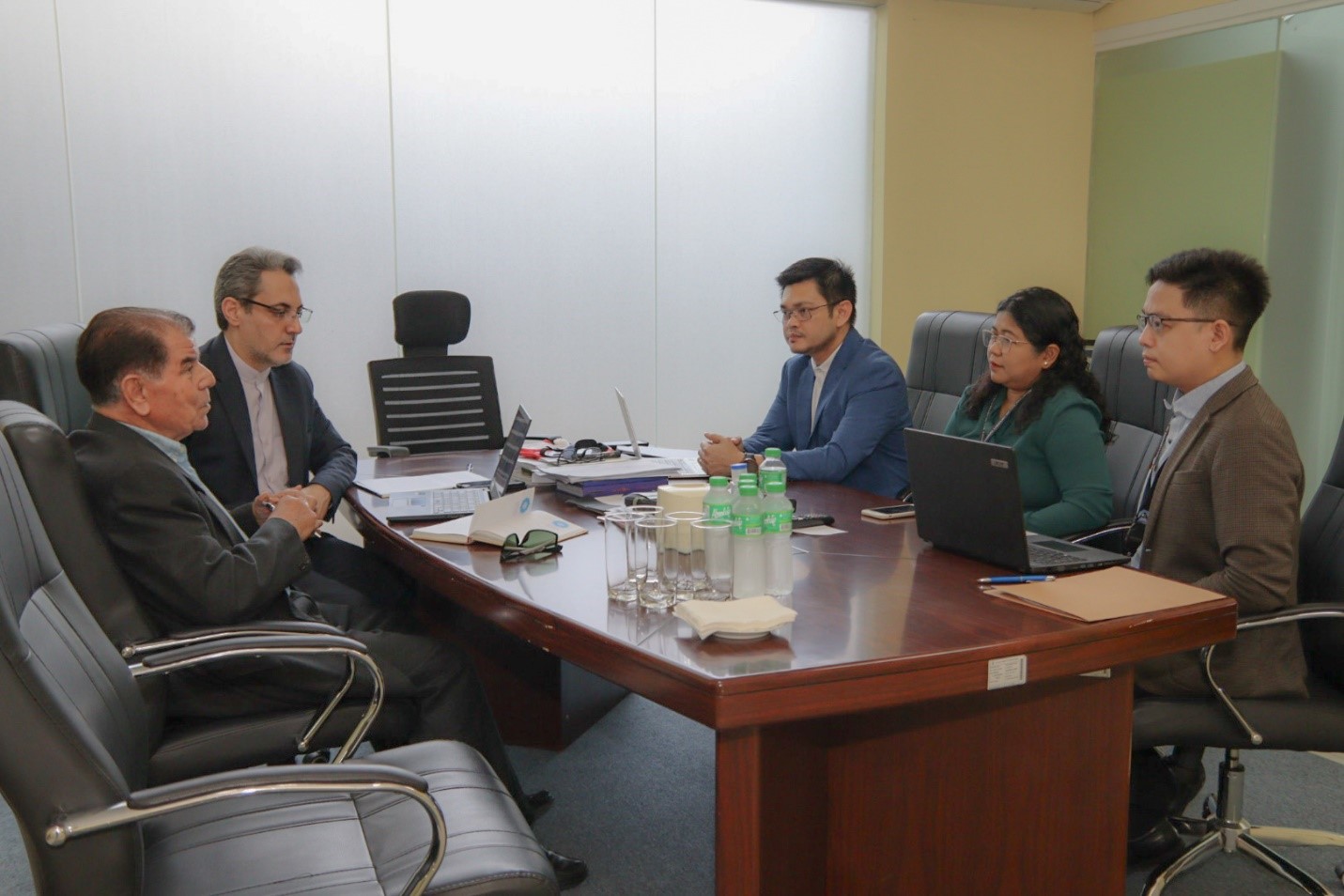 Signing of a memorandum of cooperation between the heads of the Organization of Records and the National Library of Iran and the National Library of the Philippines