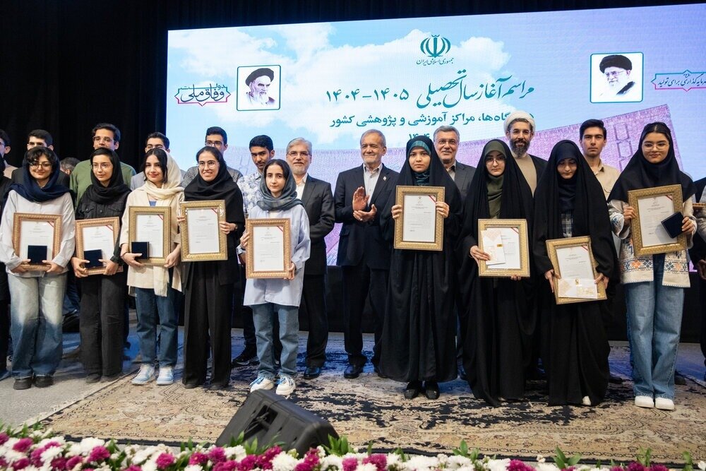 Pezeshkian honors top university students