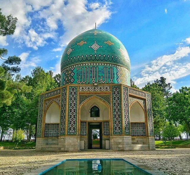 640px-Attar1