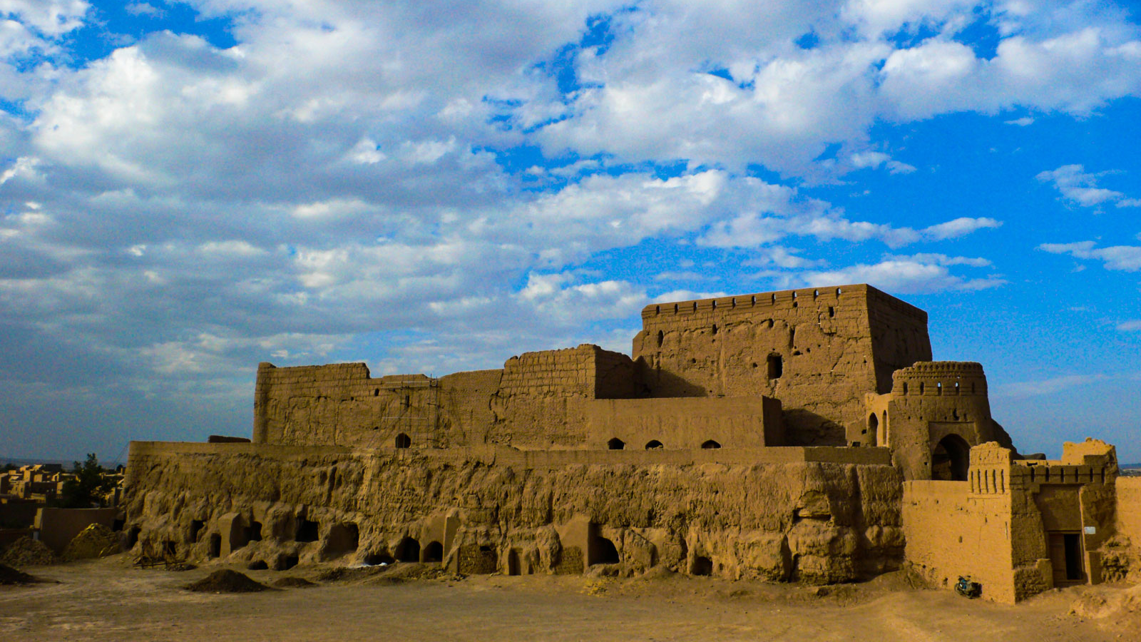 Naryn Castle of Sardrud