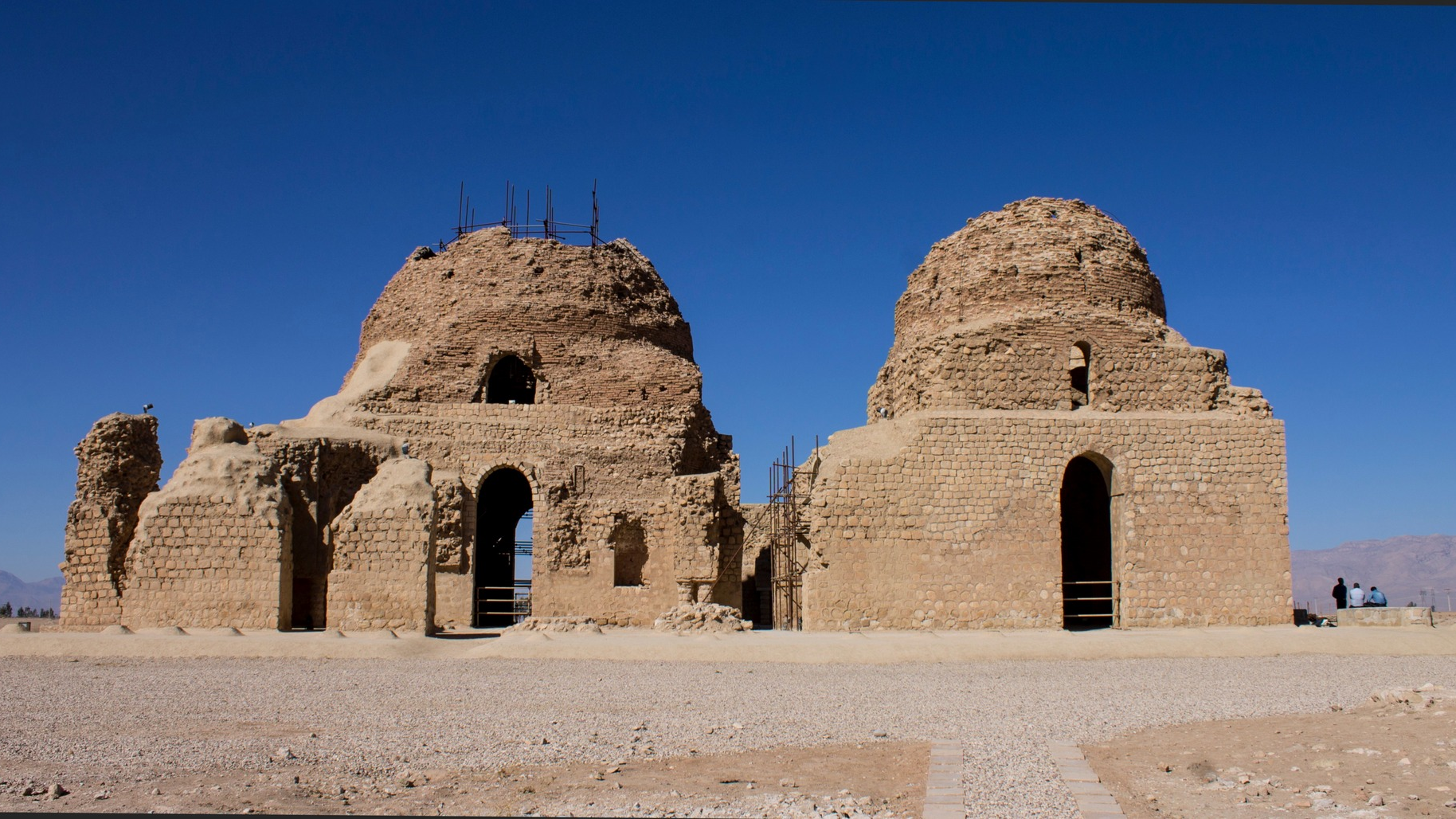 The Sassanid Palace of Sarvestan