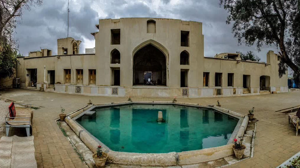 Neshat Historical Garden of Lar