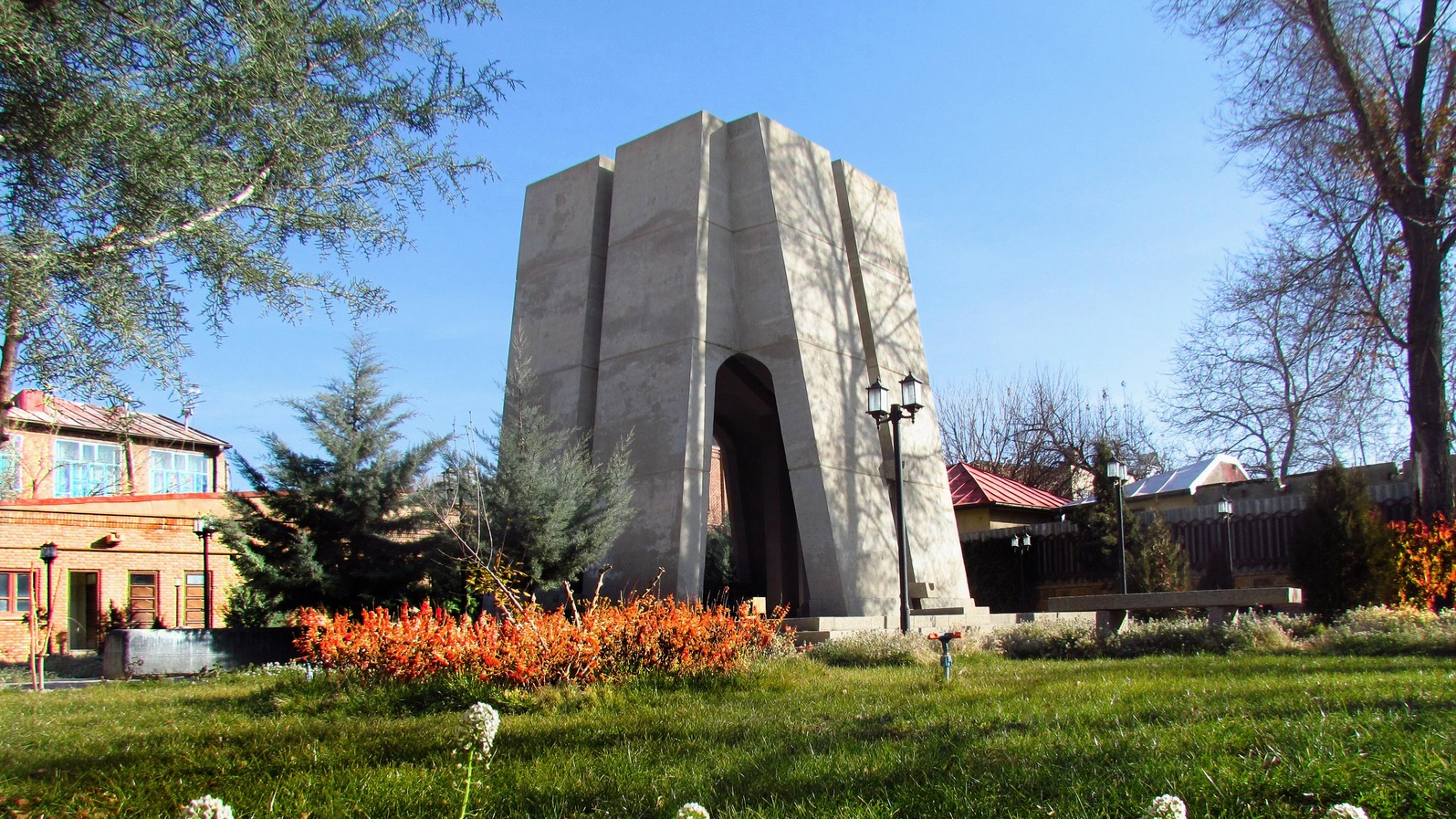 Awhadi Maraghei’s Tomb