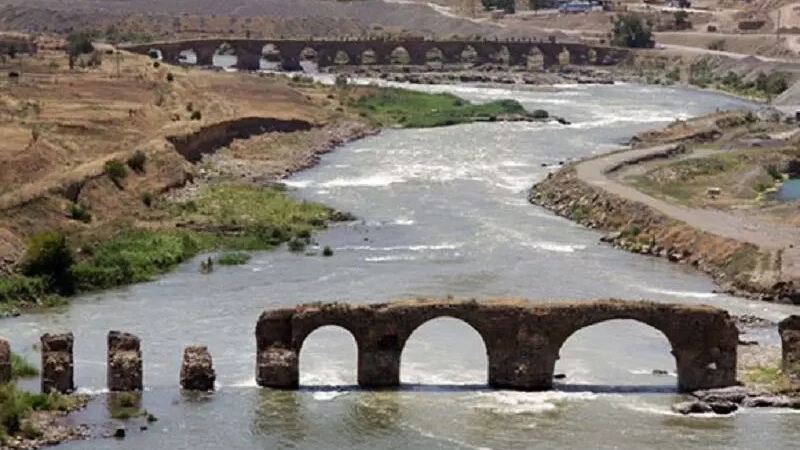 Historical Khoda Afarin Bridges