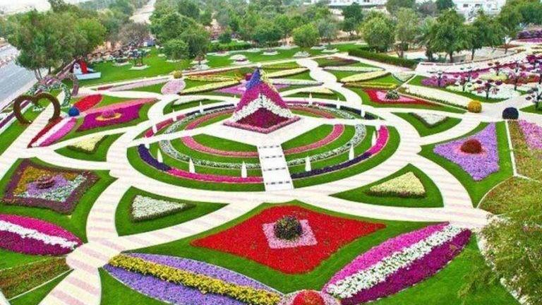 Kermanshah Flower Garden—a gigantic painting laid out on the ground!