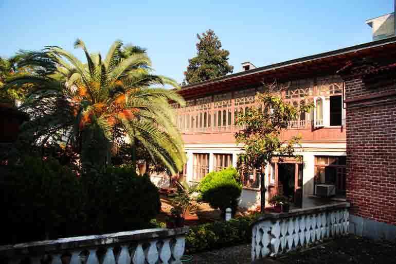 Qadiri House, Rasht Outward Looking Architecture in the Land of Eternal Rain