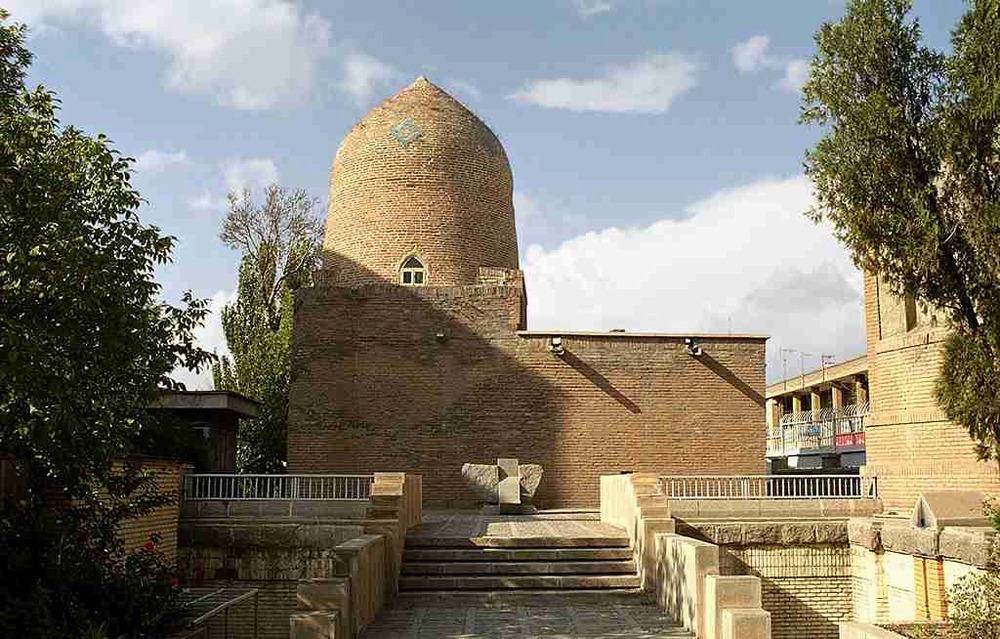آرامگاه-استر-و-مردخای1_1