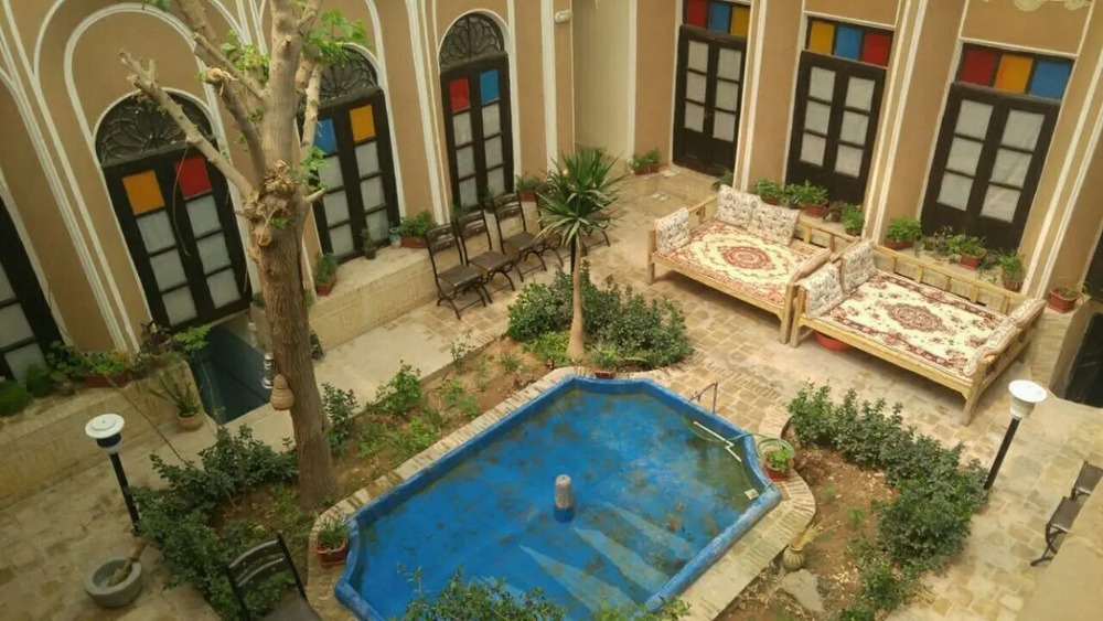 حیاط-کوچک-خانه_1