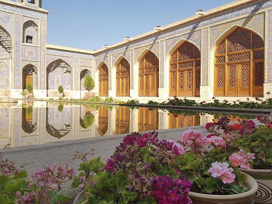 حیاط_مسجد_نصیرالملک_شیراز_1
