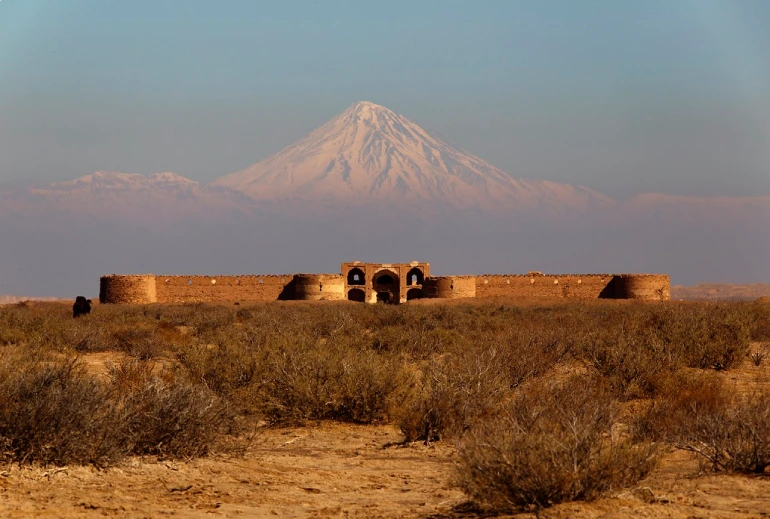 کاروانسرای-دیر-گچین1-Wikipedia_2