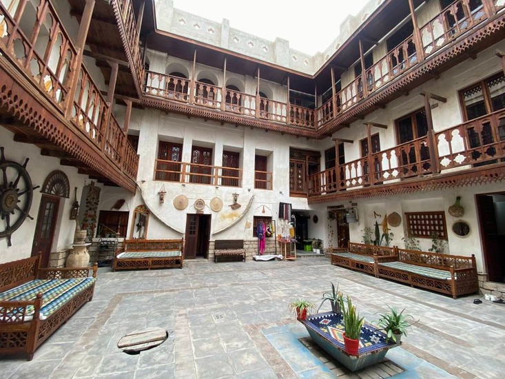 عمارت دهدشتی بوشهر: سمفونی چوب و نسیم در کرانه خلیج فارس