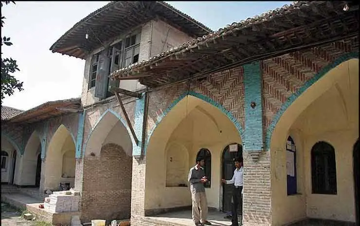 1683366615_798_مدارس-تاریخی-ایران_2