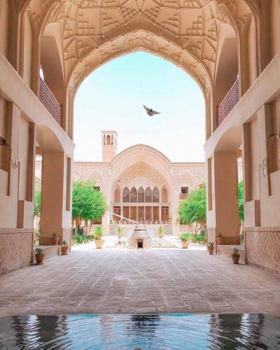 خانه-عامری-ها-یکی-از-تاریخی-ترین-خانه-های-بزرگ-کاشان-1-819x1024_2